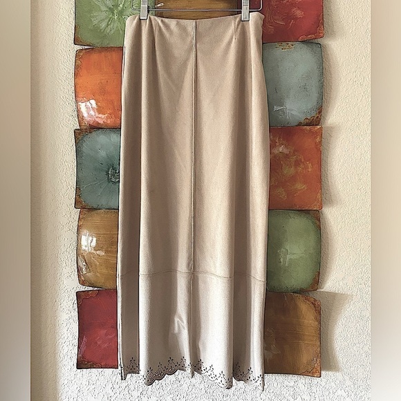 Liz Claiborne Suede High Waist Column Plisse Midi Tan Cutout Hemline Size… - Picture 4 of 12